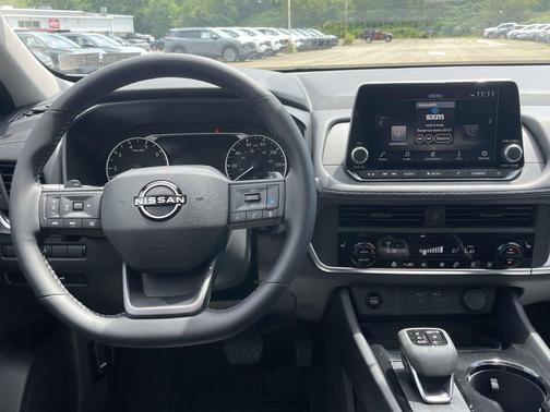 Everest White Pearl Tricoat 2026 Nissan Rogue Dark Armor