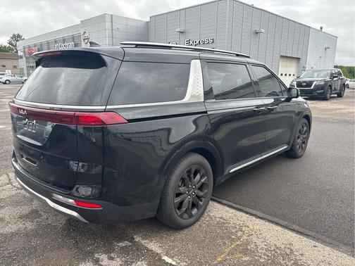 Aurora Black Pearl 2024 Kia Carnival SX