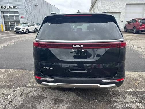 Aurora Black Pearl 2024 Kia Carnival SX