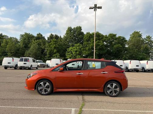 Sunset Drift Chromaflair 2022 Nissan Leaf SV 40 kWh