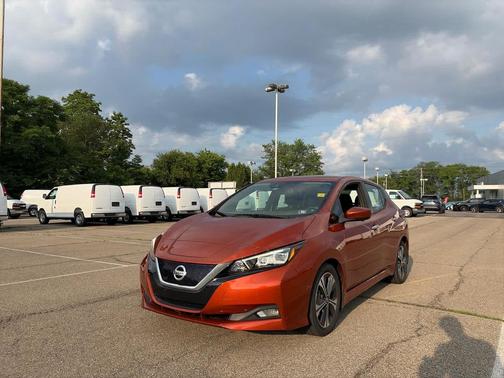 Sunset Drift Chromaflair 2022 Nissan Leaf SV 40 kWh