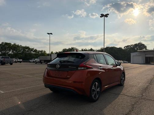 Sunset Drift Chromaflair 2022 Nissan Leaf SV 40 kWh