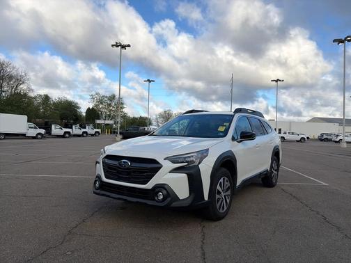 Crystal White Pearl 2025 Subaru Outback Premium