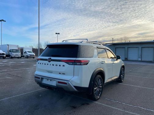 2023 Nissan Pathfinder SL 4WD