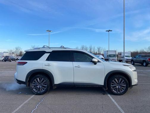 2023 Nissan Pathfinder SL 4WD