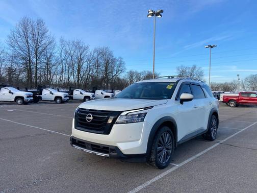 2023 Nissan Pathfinder SL 4WD
