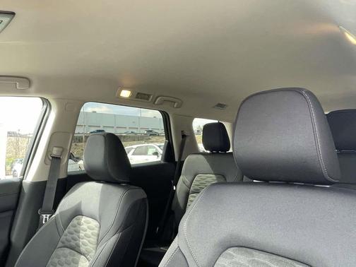 Everest White Pearl Tricoat 2026 Nissan Pathfinder SV