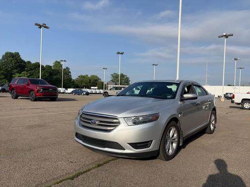 Ingot Silver Metallic 2019 Ford Taurus SEL