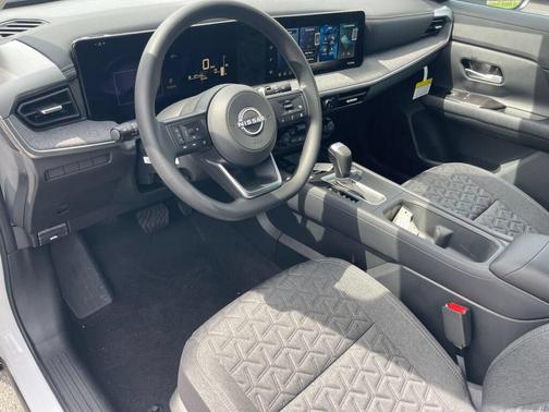 Aspen White Tricoat 2026 Nissan Kicks SV