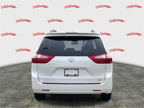 2018 Toyota Sienna XLE