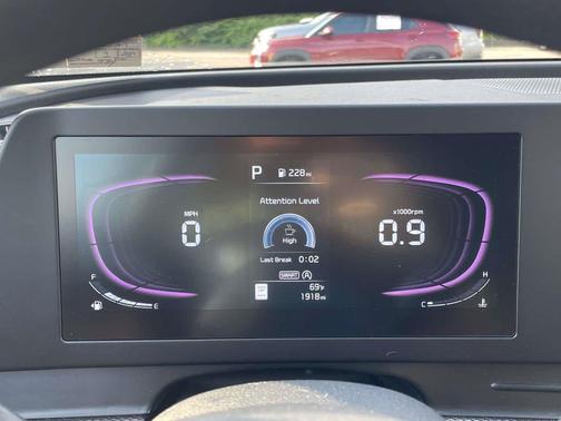 Snow White Pearl 2025 Kia Sportage LX