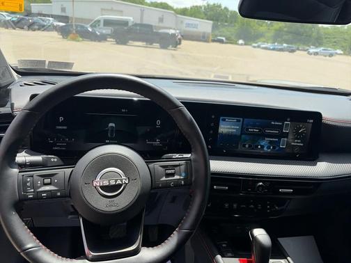 Canyon Bronze Metallic 2025 Nissan Kicks SR