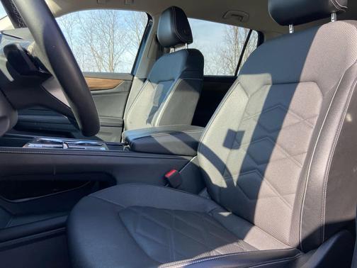 2024 Volkswagen Atlas 2.0T SE w/Technology 4MOTION