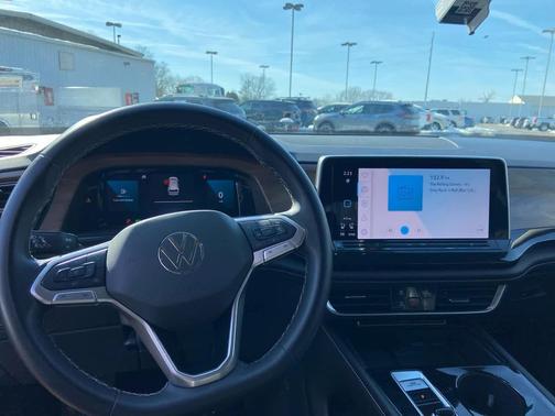 2024 Volkswagen Atlas 2.0T SE w/Technology 4MOTION