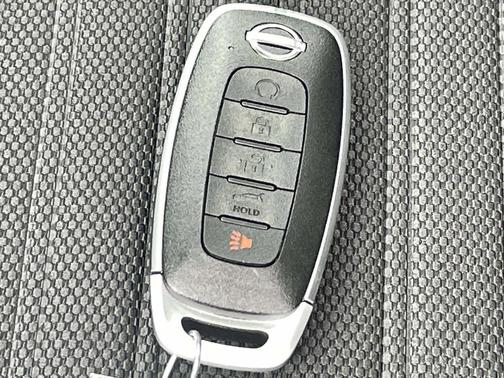 Everest White Pearl Tricoat 2026 Nissan Rogue Rock Creek