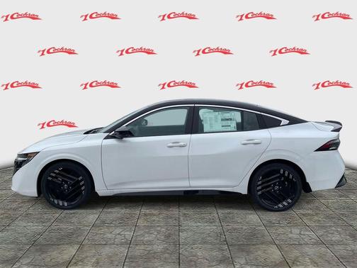 Aspen White Tricoat/Super Black 2026 Nissan Sentra SR