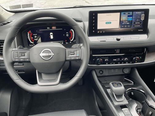 Everest White Pearl Tricoat 2026 Nissan Rogue Platinum