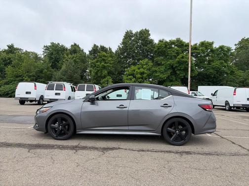 Gun Metallic/Super Black 2023 Nissan Sentra SR