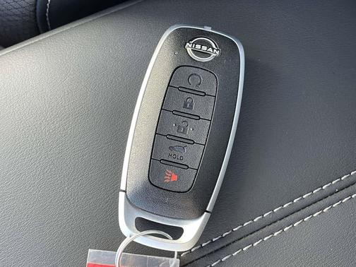 Everest White Pearl Tricoat 2026 Nissan Pathfinder SL