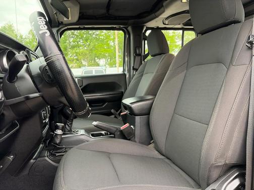 Granite Crystal Metallic Clearcoat 2021 Jeep Gladiator Sport