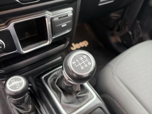 Granite Crystal Metallic Clearcoat 2021 Jeep Gladiator Sport