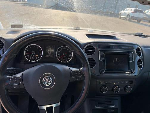 Deep Black Pearl 2017 Volkswagen Tiguan 2.0T S 4MOTION