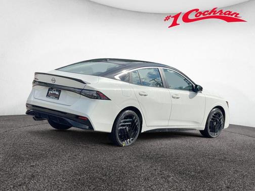 Aspen White Tricoat/Super Black 2027 Nissan Sentra SR