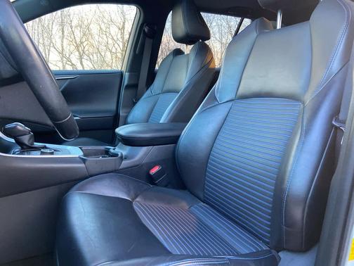 2019 Toyota RAV4 Hybrid SE