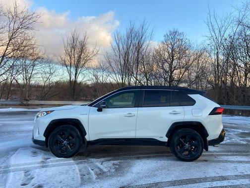 2019 Toyota RAV4 Hybrid SE