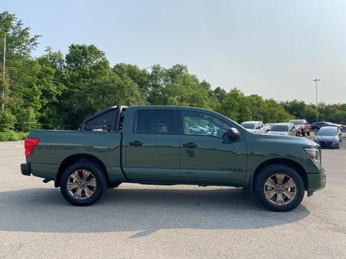 2024 Nissan Titan SV