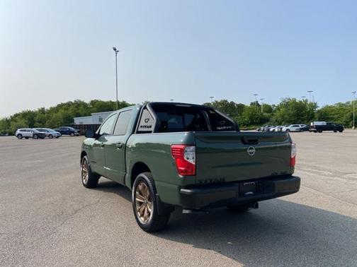 2024 Nissan Titan SV