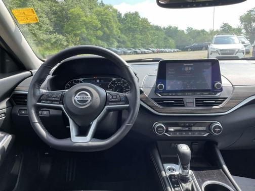 Super Black 2021 Nissan Altima Platinum Intelligent AWD