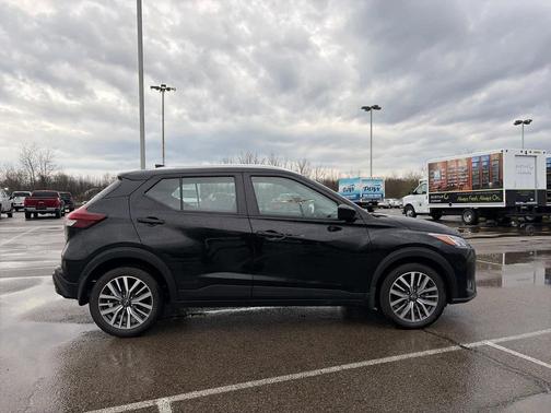 Super Black 2023 Nissan Kicks SV