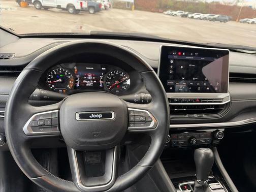 Diamond Black Crystal Pearlcoat 2022 Jeep Compass Latitude