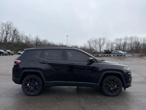 Diamond Black Crystal Pearlcoat 2022 Jeep Compass Latitude