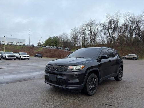 Diamond Black Crystal Pearlcoat 2022 Jeep Compass Latitude