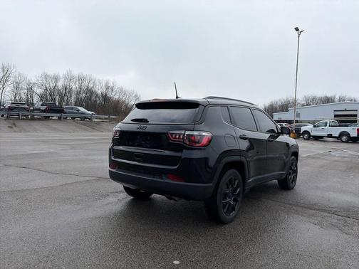 Diamond Black Crystal Pearlcoat 2022 Jeep Compass Latitude