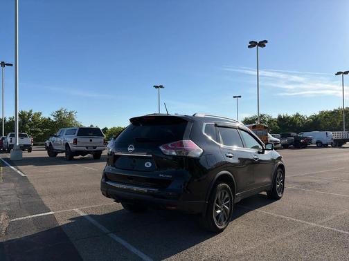 Magnetic Black 2016 Nissan Rogue SL
