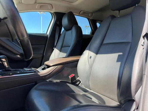 Snowflake White Pearl Mica 2022 Mazda CX-30 2.5 S Premium Package