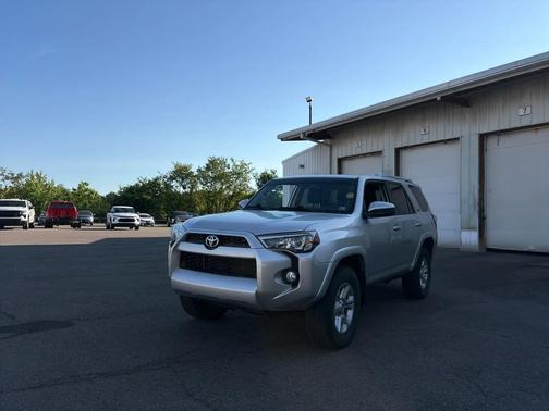 Classic Silver Metallic 2018 Toyota 4Runner SR5