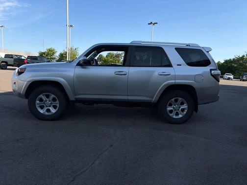 Classic Silver Metallic 2018 Toyota 4Runner SR5
