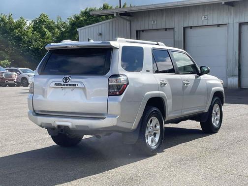 Classic Silver Metallic 2018 Toyota 4Runner SR5