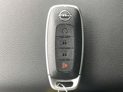 Gun Metallic 2027 Nissan Kicks SV