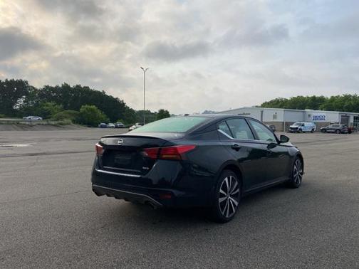 2022 Nissan Altima SR Intelligent AWD
