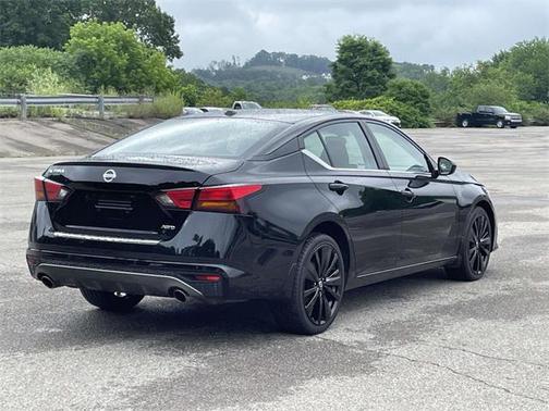 2022 Nissan Altima SR Intelligent AWD