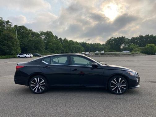 2022 Nissan Altima SR Intelligent AWD