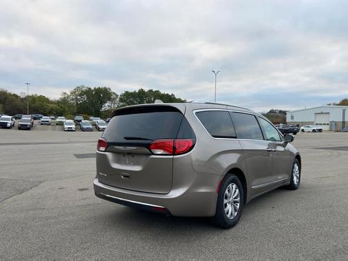 2018 Chrysler Pacifica Touring-L