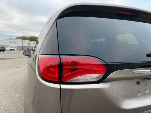 2018 Chrysler Pacifica Touring-L