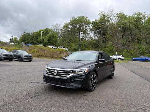 Deep Black Pearl 2021 Volkswagen Passat 2.0T R-Line