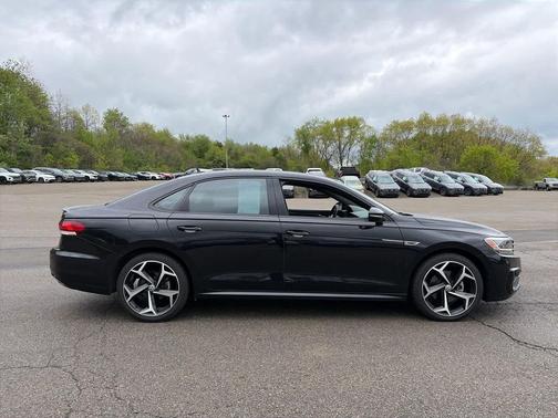 Deep Black Pearl 2021 Volkswagen Passat 2.0T R-Line